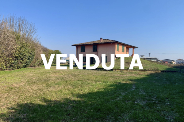Villa singola con area di 7000 mq,  capannone 300 mq  “Venduta