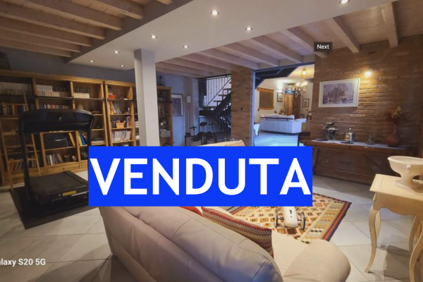 Splendido casale finemente restaurato nel cuore del paese